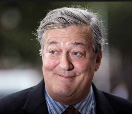 ‘Putrid’ Daily Mail lambasted by Stephen Fry