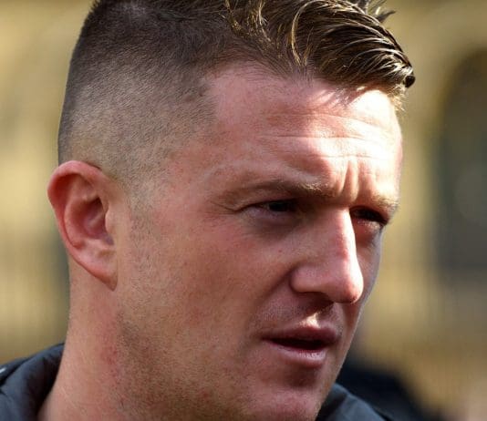 AKA Tommy Robinson’s New T Shirts Selling Like Hot Cakes To His Far Right Chums