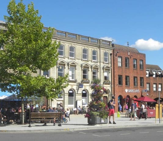 Woman in her 80’s has handbag… stolen in Wimborne