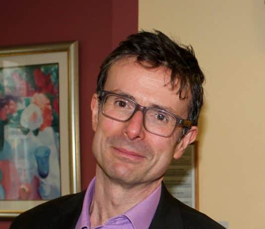 Covid-19: Robert Peston vs Deputy Chief Medical Officer. Guess who won?