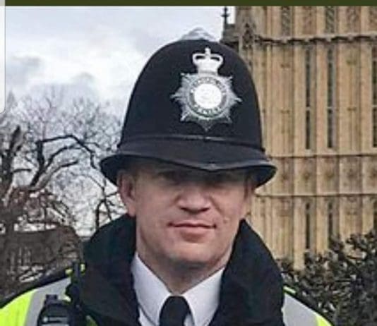 Tobias Ellwood MP condemns right wing demonstrator who urinated over PC Keith Palmer’s memorial