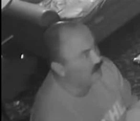 Image released of suspect following handbag theft in Poole