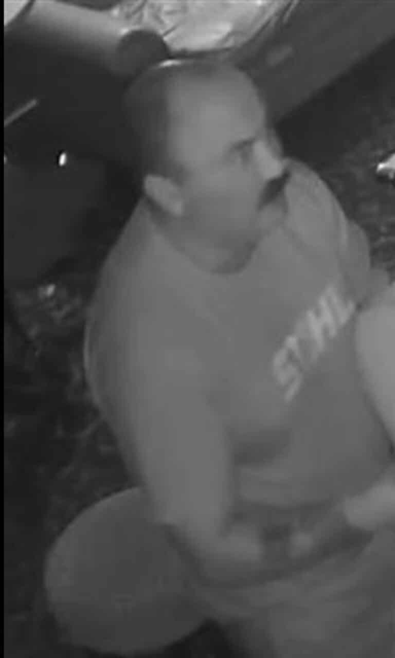 Image released of suspect following handbag theft in Poole