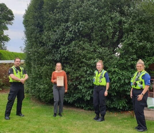 Paper girl’s action saves the life of an elderly man in Christchurch Paper girl’s action saves the life of an elderly man in Christchurch