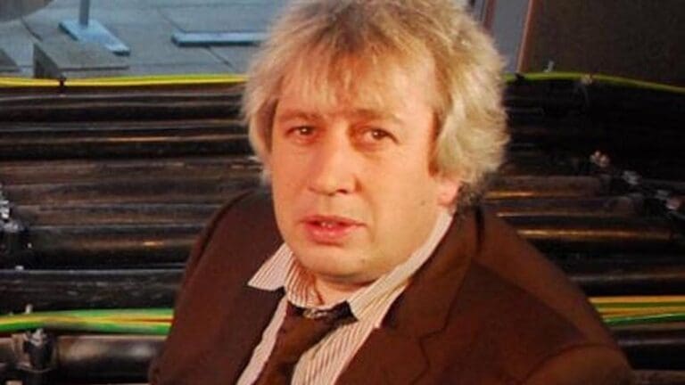 Rod the paedo has just stood up