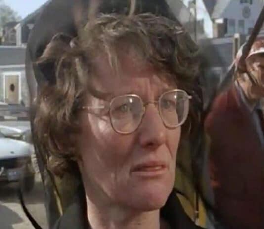 Mrs Kintner from Jaws went to a Seafood restaurant. This is what happened next