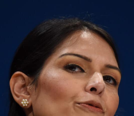 Police officers caught making their feelings clear to Home Secretary?