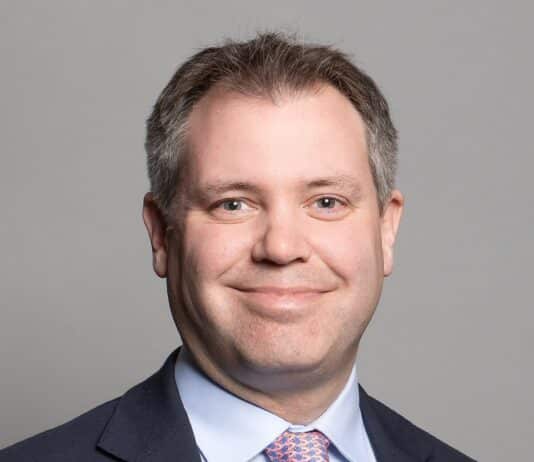 Piers Morgan to Health Minister: Do you read the briefs? Do you know anything?