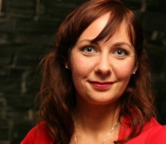 Sometimes a corporate mainstream journalist surprises us all