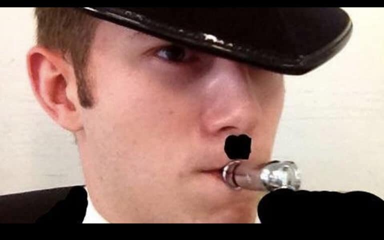 Neo nazi police officer sentenced