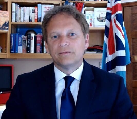 Grant Shapps: Two cheeks of the same arse