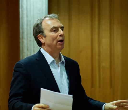 Right wing commentator slams the government, the opposition and privatisation