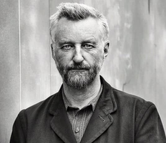 Billy Bragg: Do we let the boorish minority win or do we clear this sh** out of society?