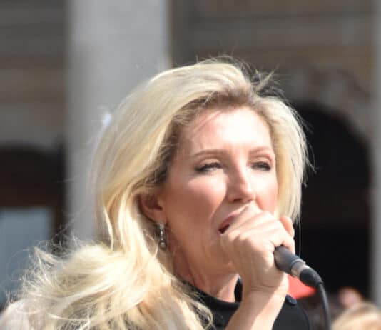 Police launch investigation in to struck off anti vax nurse