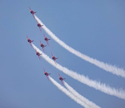 Amazing footage of Red Arrows and Epic Jet Pitts flying along Bournemouth coastline