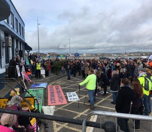 Climate activists in Weymouth call on those in power to wake up quickly