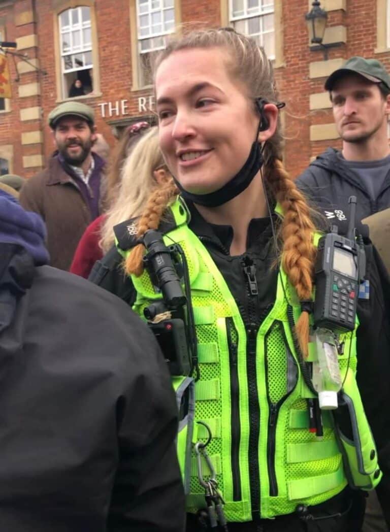 Pro hunt police officer looks the other way whilst on duty at her own hunt