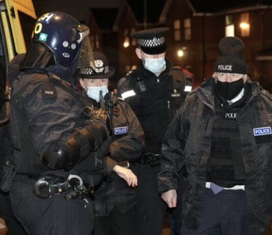 Suspect arrested for impersonating a police officer claims he is Prime Minister