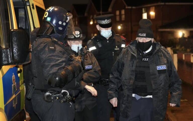 Suspect arrested for impersonating a police officer claims he is Prime Minister