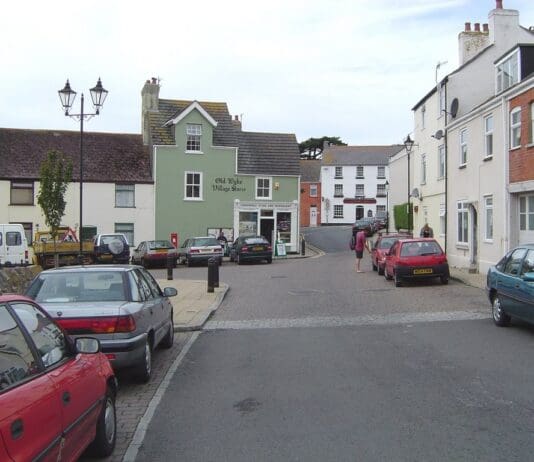 Christmas cheer extinguished by streetlight contractor as Christmas tree lights disconnected