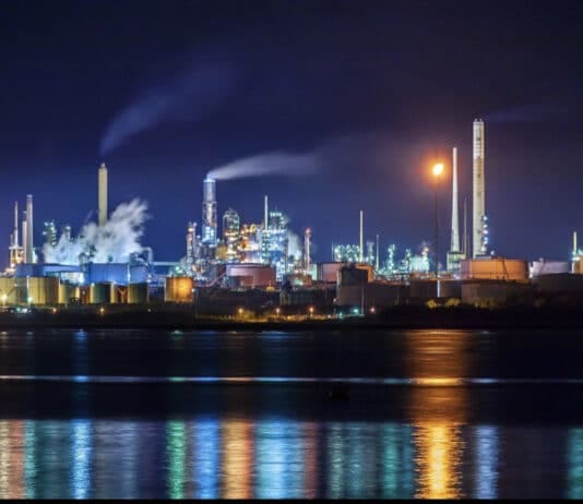 Extinction Rebellion to shut down oil refineries amidst claims that the corporate media is lying to the public