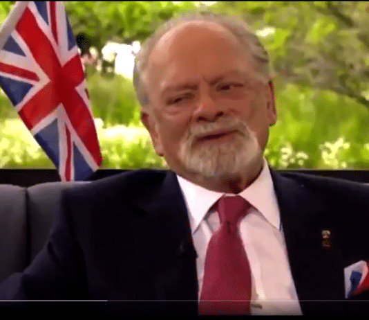 David Jason fondly remembers the Queen’s body shaming