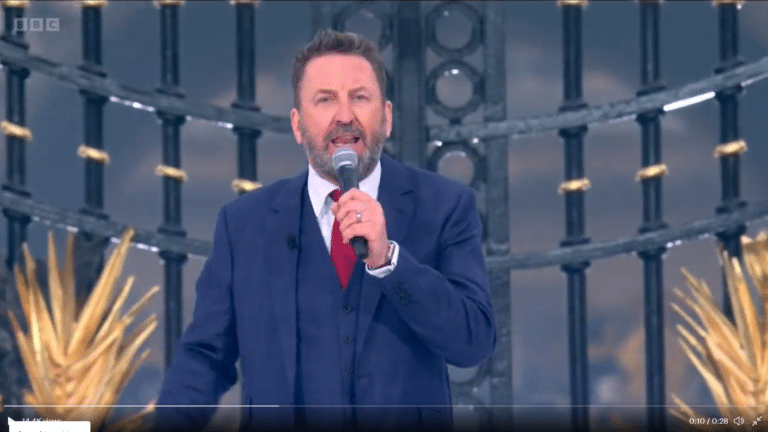 Lee Mack destroys Boris Johnson and his Tory cronies live at the Palace