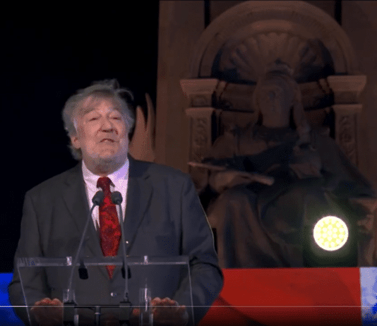 Stephen Fry identifies the Queen’s biggest inconvenience