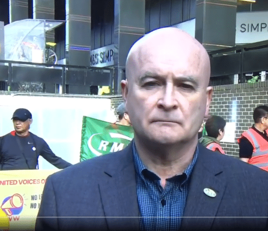 A man rings in to moan about Mick Lynch. Dialling the number was the only thing he got right