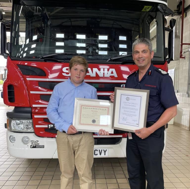 Duncan presented with Commendation