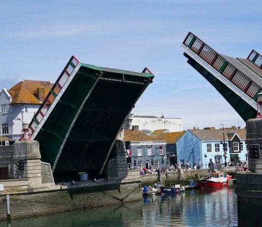 Weymouth Town Bridge closed for weld repairs