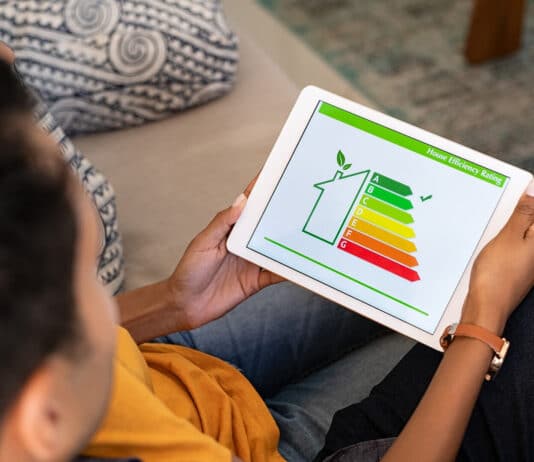 UK government to introduce new grants in 2023 to make homes more energy efficient Three-year government grant scheme to provide up to £15,000 for middle-income households will start in April 2023