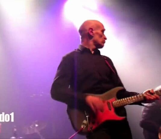 Tributes pour in for music legend Wilko Johnson