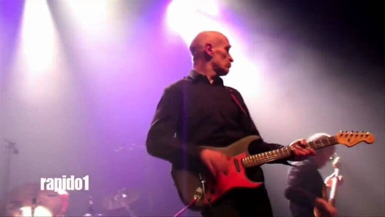 Tributes pour in for music legend Wilko Johnson