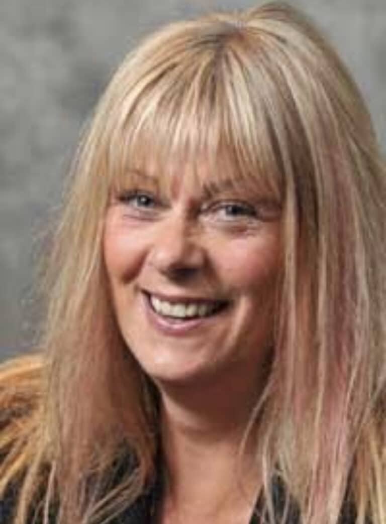 Weymouth Town Council ‘Independent’ councillor reveals her racism to the world