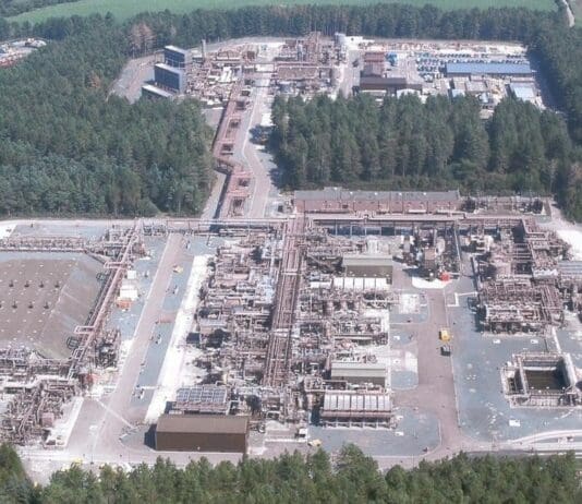 A major incident has been declared after an oil leak in Dorset