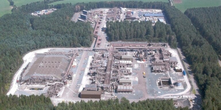 A major incident has been declared after an oil leak in Dorset