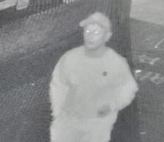 Police search for suspect after man attacked with glass bottle in Christchurch