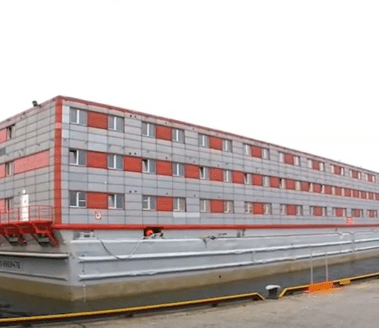 Local residents to welcome refugees to Portland barge on Tuesday