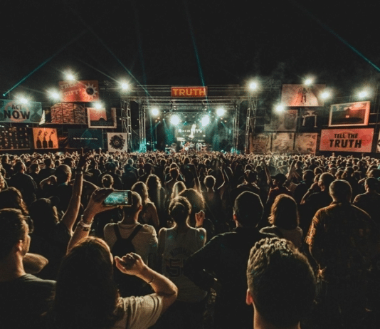 Outraged Glastonbury festival goers show ‘The Big Lie’ despite ban