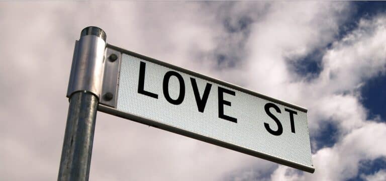 Lefties Make Better Lovers!