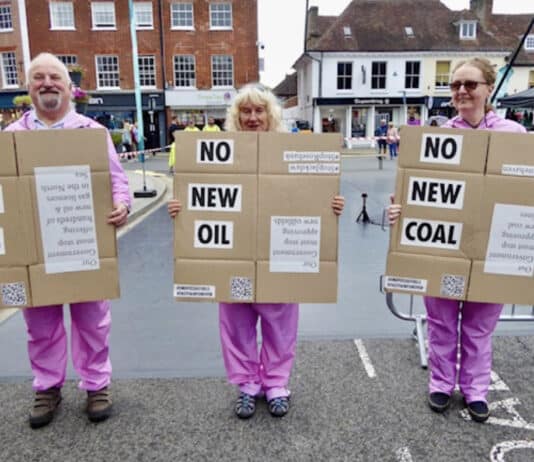 Fight Fossil Fuels Campaigners Put Wimborne on the Map