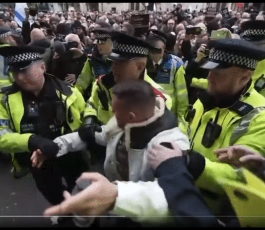 Full video of Met police arresting fascist bully boy Tommy Robinson