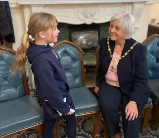 School children meet the Mayor of Bournemouth – including the great-granddaughter of a former Mayor