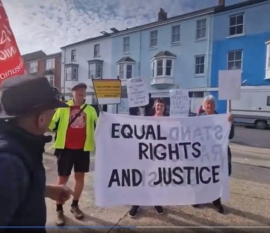 Who let Portlander Simon Avery back into the No to the Barge Facebook group?