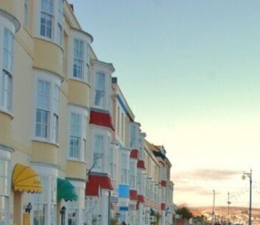 Man arrested following sudden death of man on Esplanade in Weymouth