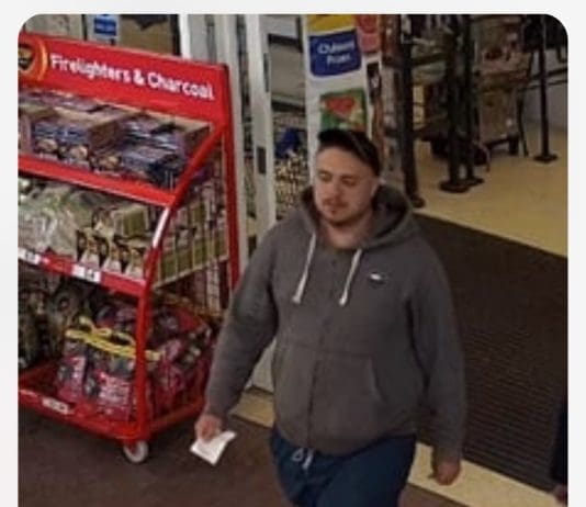 Man sought following con theft in Shaftesbury