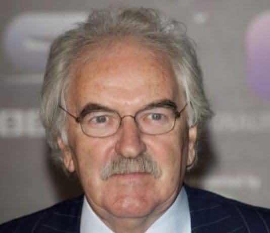 I largely agree with Des Lynam about punditry and pay. I cannot see why it is so controversial