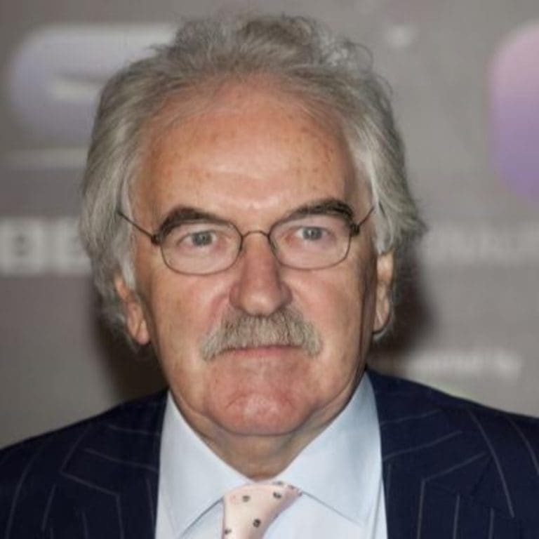 I largely agree with Des Lynam about punditry and pay. I cannot see why it is so controversial
