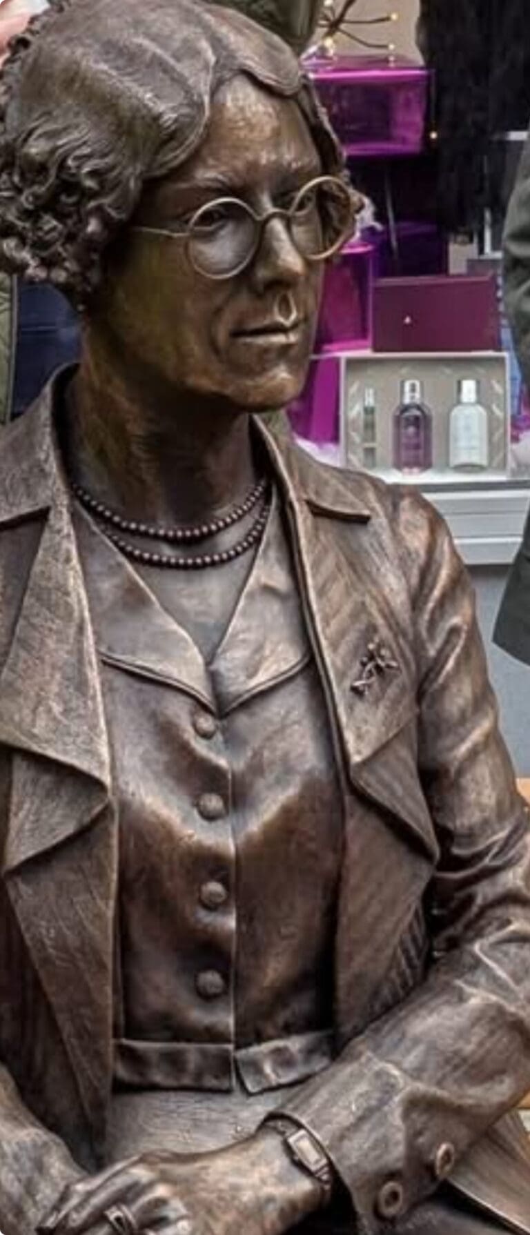 Statue of ‘One of the Most Distinguished Literary Voices of the Twentieth Century’ to be Unveiled in Dorchester This Weekend